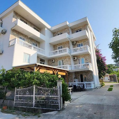 Apartments Cota Guesthouse Ulcinj Exterior photo