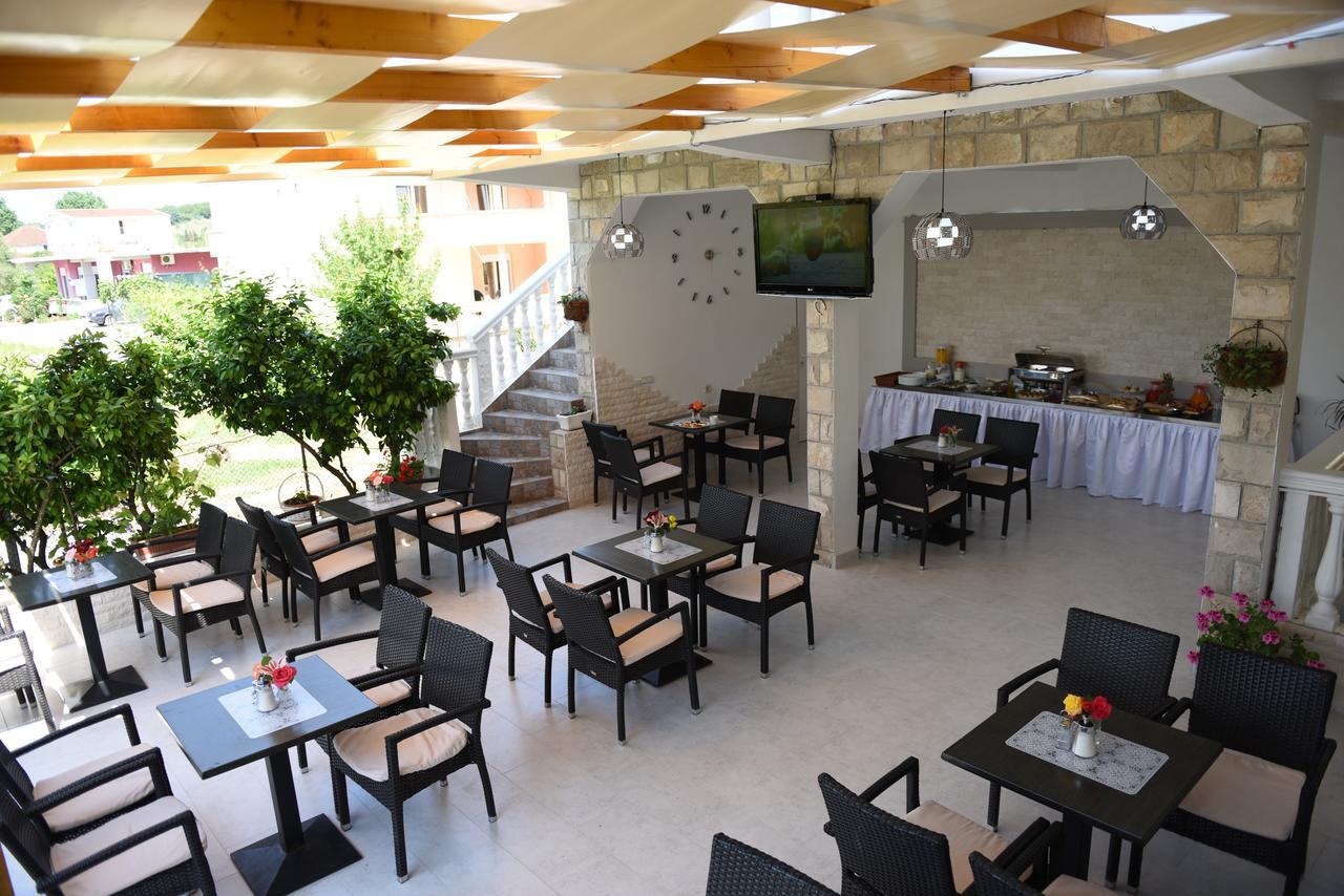 Apartments Cota Guesthouse Ulcinj Exterior photo