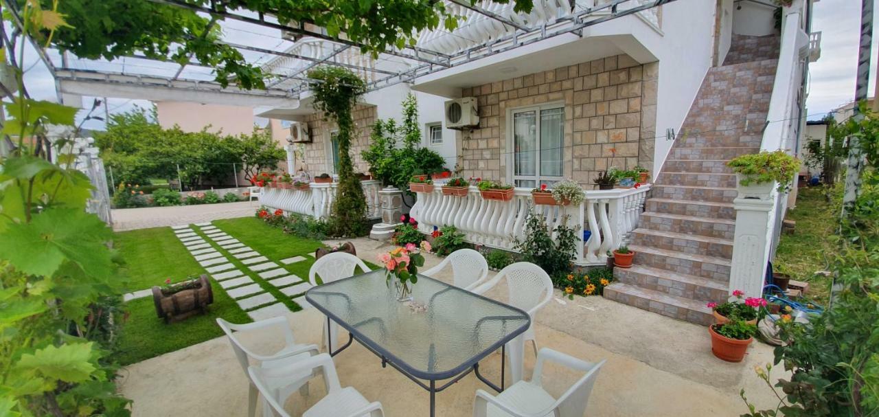 Apartments Cota Guesthouse Ulcinj Exterior photo